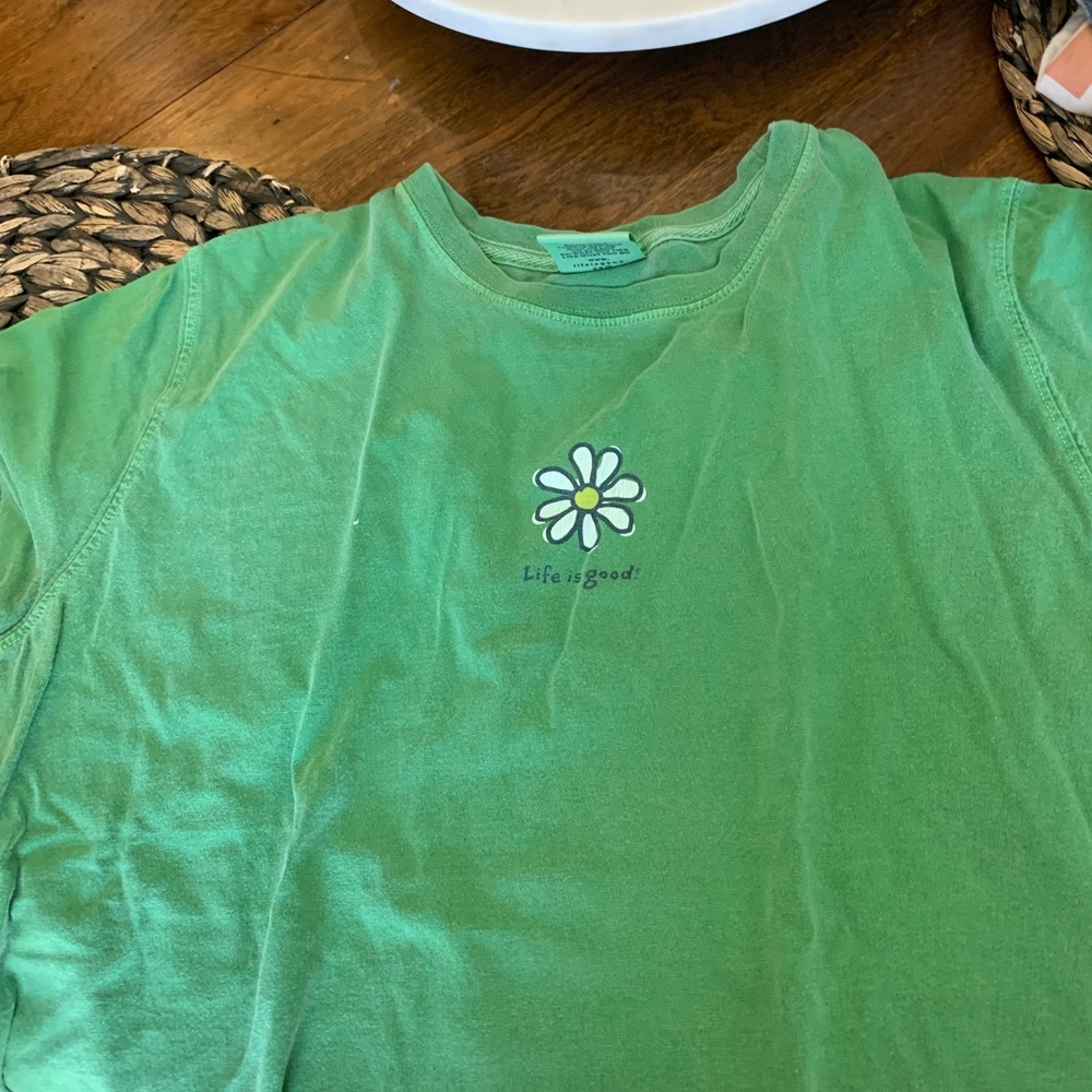 Life is Good green daisy short sleeve t size s